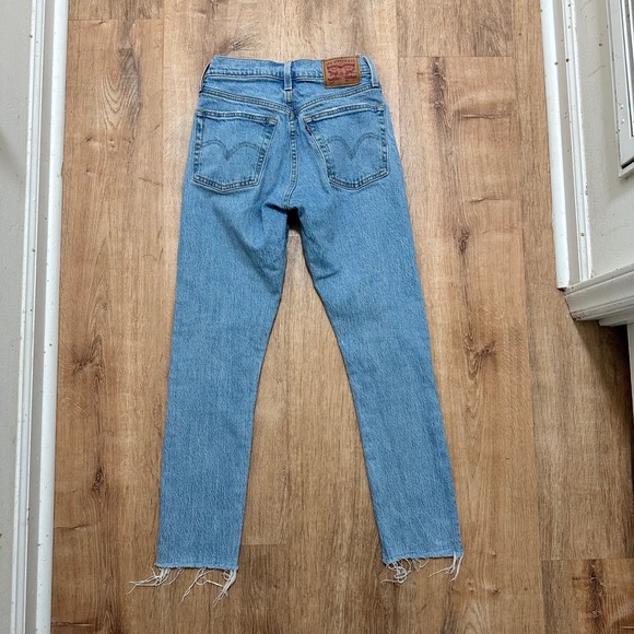 LEVI'S | Women's 501 Raw Hem Light Wash Hidden Button Blue Denim Jeans,‎ W24 L28 - Picture 2 of 7